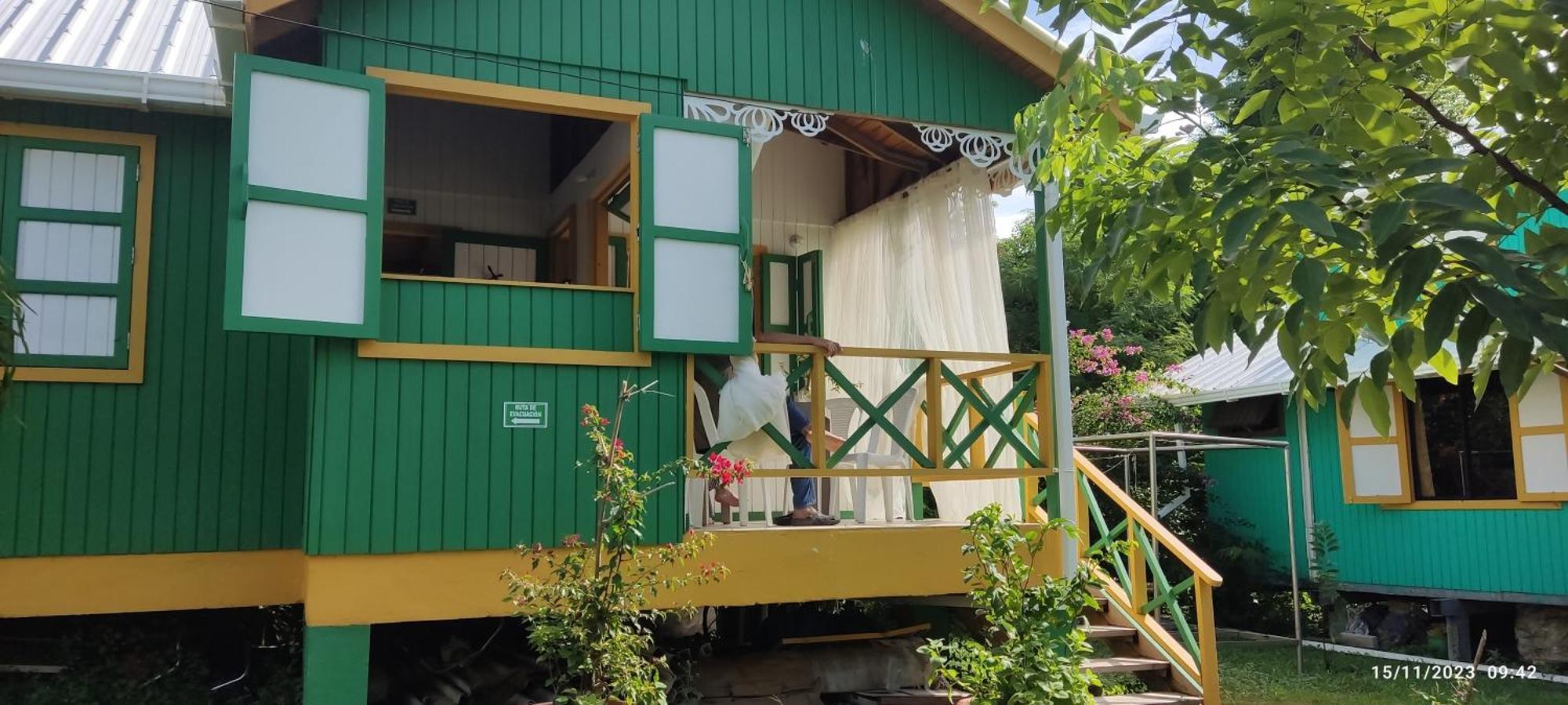 Hotel Yellow Home Providencia Isla Bahia Suroeste Екстер'єр фото