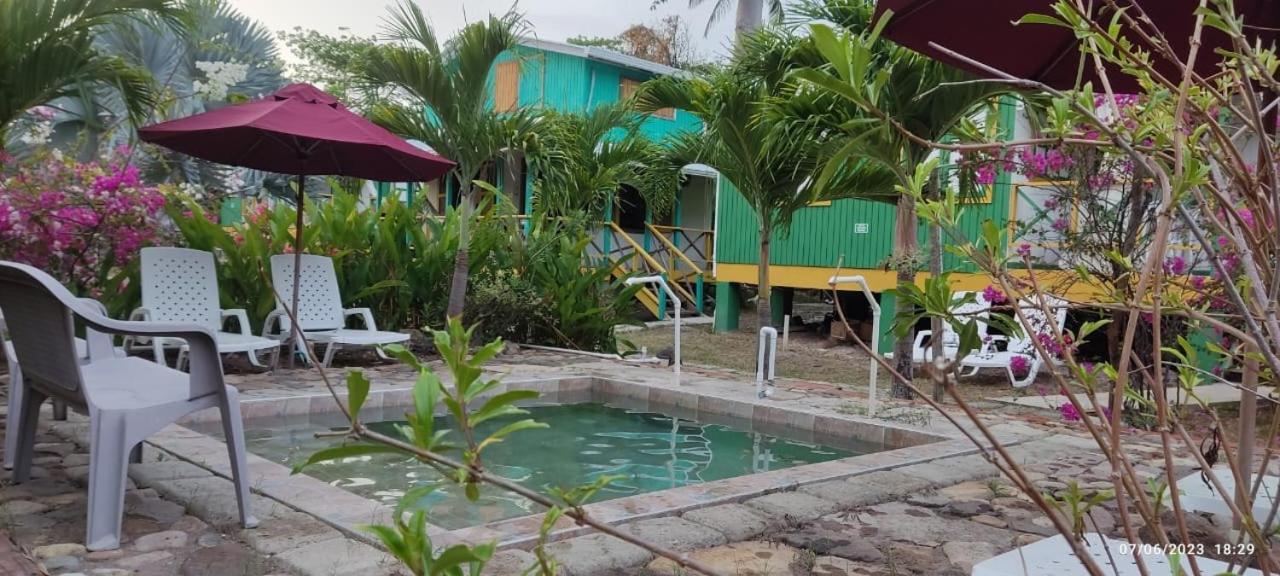 Hotel Yellow Home Providencia Isla Bahia Suroeste Екстер'єр фото