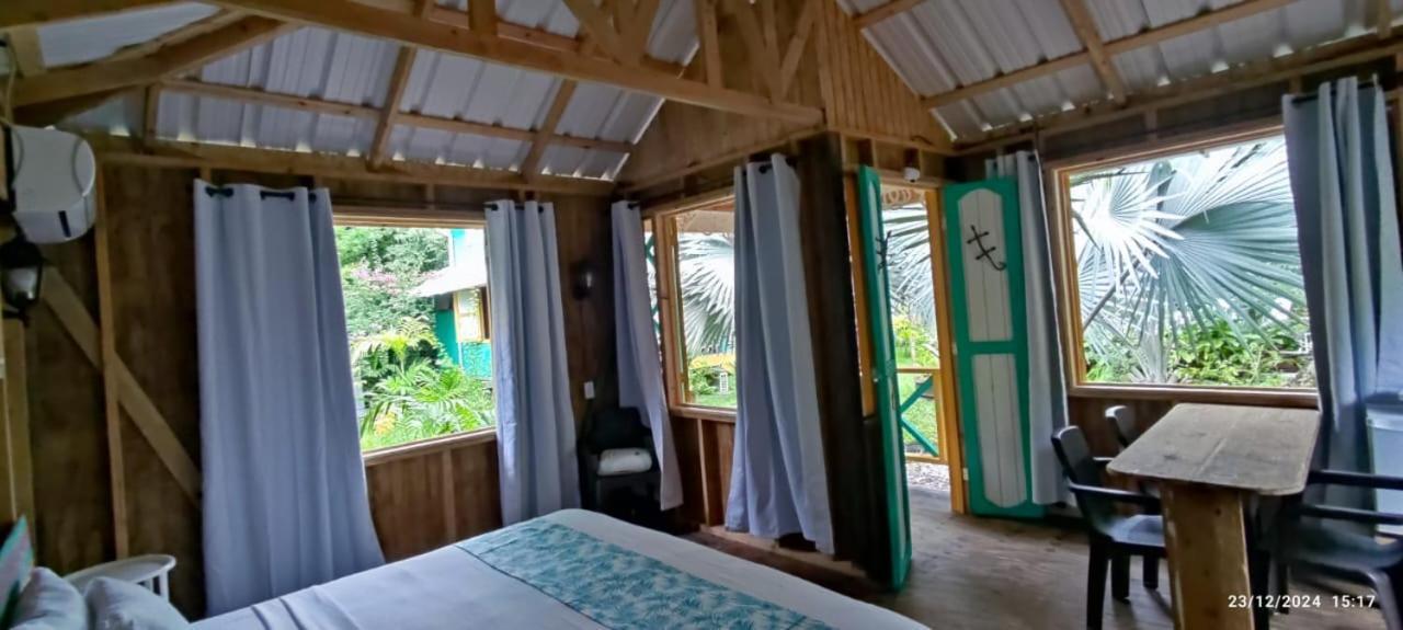 Hotel Yellow Home Providencia Isla Bahia Suroeste Екстер'єр фото