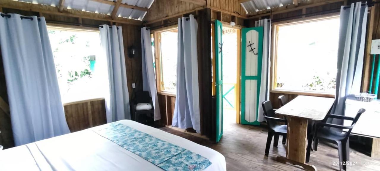 Hotel Yellow Home Providencia Isla Bahia Suroeste Екстер'єр фото